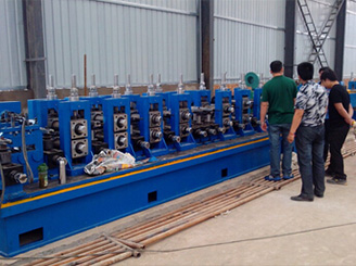 方管設(shè)備生產(chǎn)線